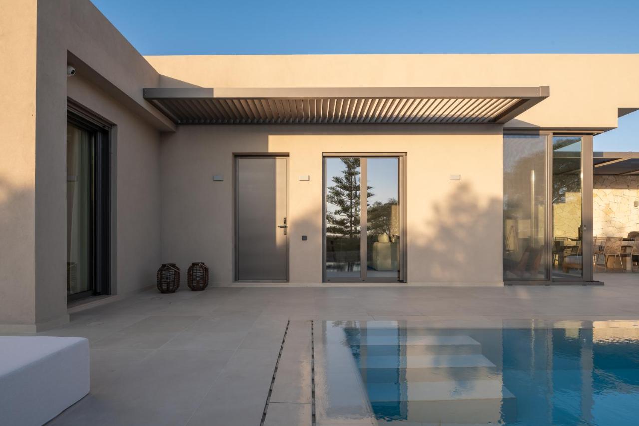 Athina Luxury Villa, With Pool & Walk To The Beach, By Thinkvilla Chania  Buitenkant foto